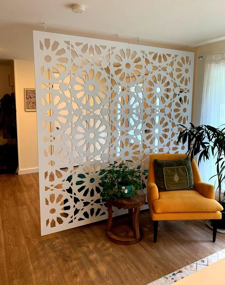 Partisi laser cut, Sumber: ionreklame.com