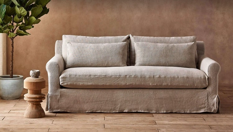 Sofa dari material kain linen, Sumber: missmustardseed.com