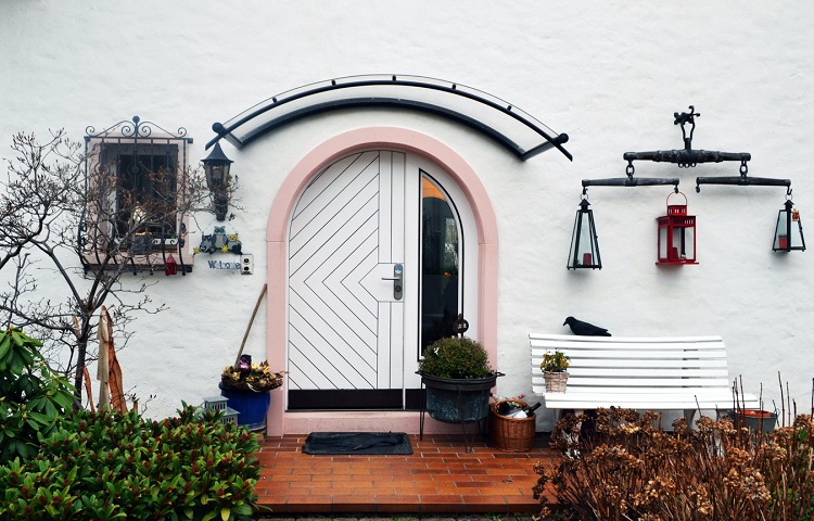 Pintu minimalis dengan model melengkung, Sumber: ruthkgoodwin.com