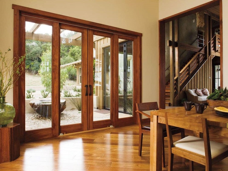 Pintu sliding kaca frame kayu, Sumber: dekoruma.com