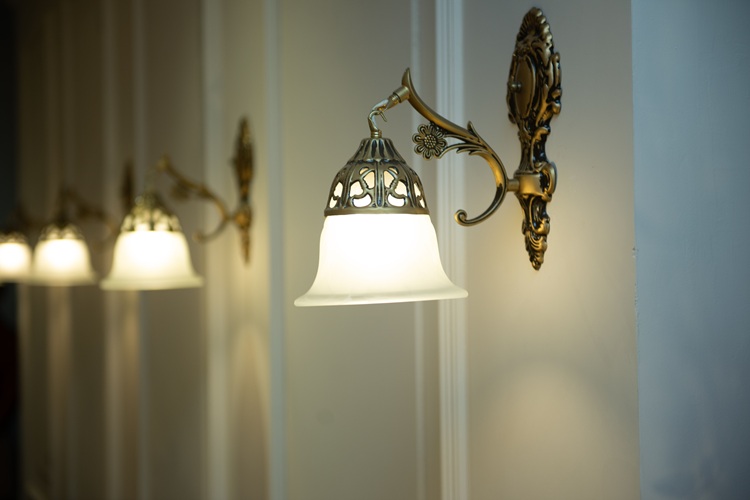 Lampu kuningan, Sumber: pexels.com